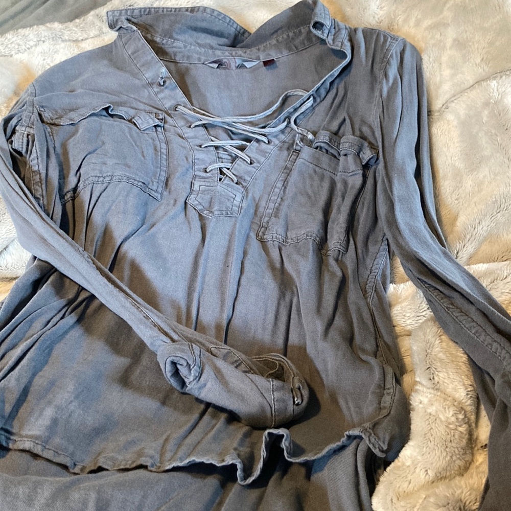 Womens v neck top